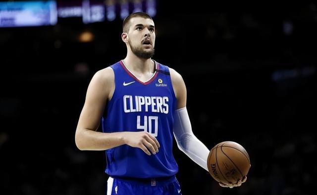 鲸鱼直播足球-祖巴茨缺阵暴露内线不足 快艇实力虽强仍需交易？