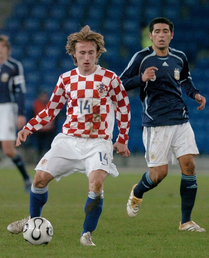 鲸鱼直播足球-莫德里奇晒20年前首次穿最爱球衣旧照|卢卡·莫德里奇|足球|莱昂内尔·梅西|运动员发声|梅西_新浪体育_新浪新闻