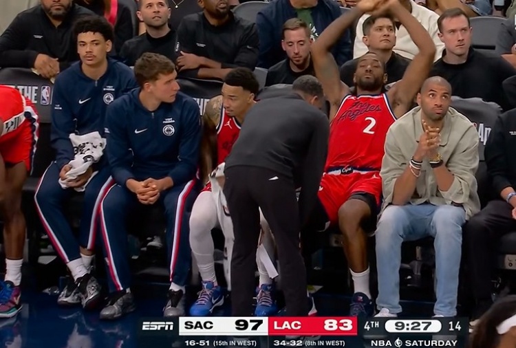 鲸鱼直播足球-伤不起啊!伦纳德防守时又被撞到&一瘸一拐 已确定退赛!